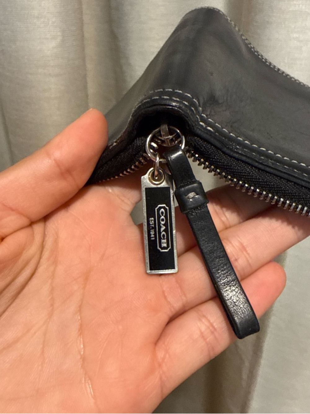 Coach Black Leather Zip-Around Wallet with Contrast Stitching - Picture 5 of 6